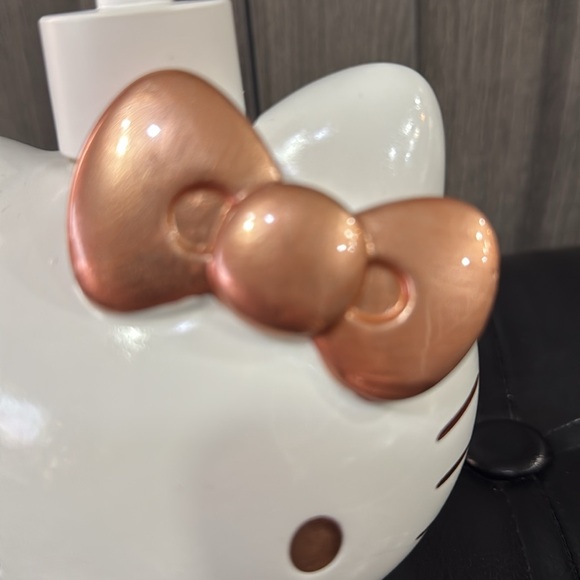 New Hello Kitty Head With Golden Copper Bow Lotion Soap Dispenser Pump - Picture 2 of 7